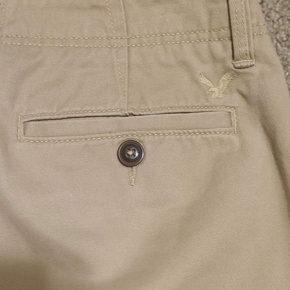 American Eagle Men's Relaxed Straight Leg & Flat Front Chino Pants w/ Pockets - Picture 5 of 7
